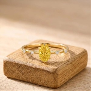 Bague de mariage minimaliste en or massif 10K 14K 18K avec diamant ovale jaune et diamant de laboratoire taille ronde, certifiée IGI, couleur DEF, clarté VS-VVS - Product Image 1