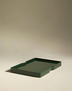 Plateau de service laqué vert forêt haut de gamme - Plateau décoratif à bord festonné moderne pour intérieurs de luxe - Product Image 2