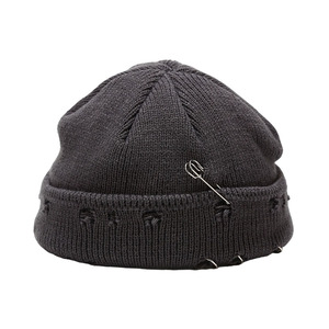 Gorro de punto rasgado estilo Y2K para hombre, con broche de seguridad y anillo metálico, gorro tipo calavera unisex, estilo urbano, hip hop, grunge, moda. - Product Image 5