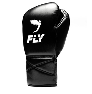 Ensemble de sparring de boxe MMA personnalisé Fly Black en cuir de vachette véritable à lacets, comprenant des gants de boxe, un protège-tête et une protection inguinale - Product Image 3