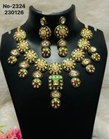 Set Perhiasan Kalung dan Anting Emas Lapis Terbaru, Desain Geometris, Imitasi Mutiara, Gaya Kundan, Tradisional India, Ukuran Sedang, untuk Pengantin