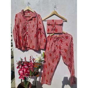 ชุดนอนผ้าฝ้ายพิมพ์ลายกุ้งมังกรสำหรับผู้หญิง |   ชุดนอนลายทางอินเดียทำมือ |   ชุดนอนผ้ามัสลินเนื้อนุ่ม - Product Image 1