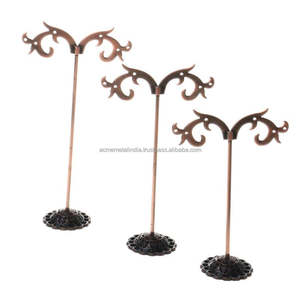 Ensemble élégant de support d'accessoires de table en laiton de 3 organisateur élégant de bijoux de conception de crochet forgé pour la décoration de maison et de boutique - Product Image 3