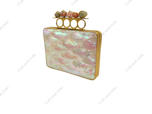 Pochette de soirée ovale de luxe en nacre avec anse en pierres précieuses, cadre en laiton fait main, pour femme - Product Image 3