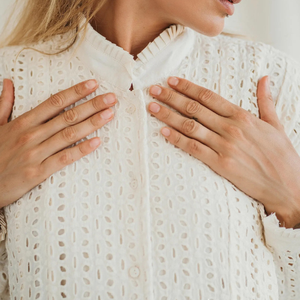 เดรสยาวโบโฮสีขาว เดรสเชิ้ตปักลายสีขาว ผ้าฝ้ายออร์แกนิค ติดกระดุม ชุดเดรสสำหรับงานปาร์ตี้ริมชายหาด ของขวัญสำหรับเธอ - Product Image 2