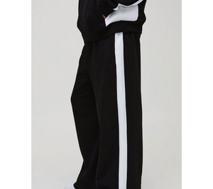 กางเกงวอร์มขาบานทรงหลวมลายทางด้านข้าง เอวยางยืด ผ้าระบายอากาศได้ดี - Product Image 1