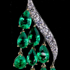 Pendientes de Araña Redondos con Diamantes de Laboratorio de Diseño Halo, Chapados en Oro de 18K - Product Image 3