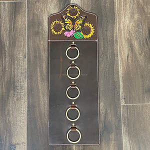 Organizador de Bufandas de Cuero Genuino Hecho a Mano para Colgar en la Pared, Estilo Rústico Occidental, con Anillas para Bufandas, Cinturones y Corbatas - Product Image 4