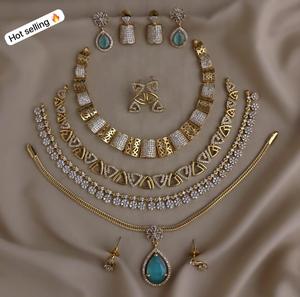 Ensembles de colliers en CZ de qualité supérieure, offre combinée idéale pour toutes les occasions, aussi bien pour les fêtes que pour le bureau, designs élégants et chics. - Product Image 3