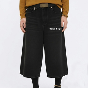 Capris de Mezclilla Negros de Cintura Alta para Hombre, Estilo Casual de Color Sólido con Bolsillos, Logotipo Frontal, Cierre de Botones y Tela Tejida - Product Image 1