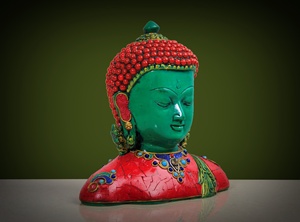 Busto de Buda de Resina Hecho a Mano con Acabado en Piedra, Escultura Decorativa Colorida para Meditación y Decoración del Hogar - Product Image 5