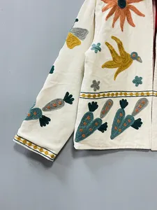 Veste en velours brodée Suzani traditionnelle en gros |   Veste florale faite à la main |   Fournisseur de vêtements de mode ethnique - Product Image 3