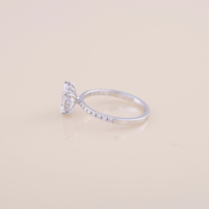 Bague de fiançailles en diamant de laboratoire taille poire 1,02 carat, en or blanc, rose et jaune 18 carats avec pavé, bague de mariée - Product Image 5