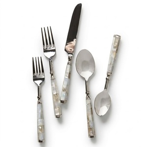 Ensemble de couverts de luxe faits à la main avec incrustations de nacre, en acier inoxydable de qualité supérieure, poli miroir, pour les dîners raffinés et les mariages - Product Image 1