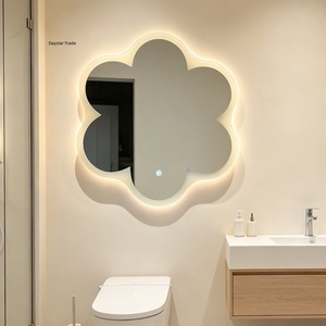 Miroir de salle de bain LED en verre en forme de nuage moderne Daystar Trade avec capteur tactile et éclairage rétroéclairé chaud pour anniversaire - Product Image 1