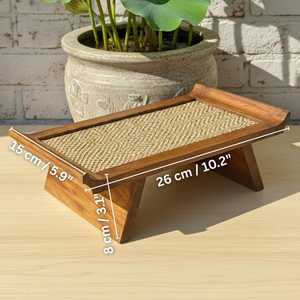 Plateau de service rectangulaire en bois et bambou tressé, fait main et peint à la main, design rustique asiatique zen, compatible lave-vaisselle, idéal pour les fêtes - Product Image 1