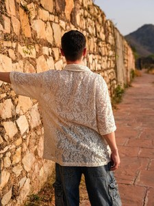 Chemise d'été décontractée pour homme en dentelle florale blanc cassé, faite à la main, respirante, transparente, à manches courtes, boutonnée, style streetwear - Product Image 5
