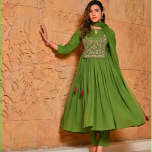 Conjunto de Kurta Anarkali y Dupatta con Diseño Crinkle Zari en Verde Kai - Product Image 1