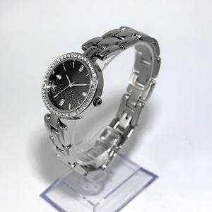 Reloj de Cuarzo Clásico para Mujer Z2482-A con Correa de Aleación, Esfera de 30 mm, Cristal Mineral Checo, Movimiento Japonés - Product Image 1