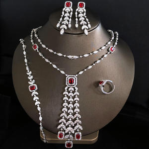 Nouvel ensemble de bijoux de luxe tendance 4 pièces en forme de cœur, collier, boucles d'oreilles, bracelet et bague pour femme, bijoux de mariage en argent - Product Image 4