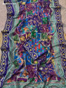Sari de chinon suave de alta calidad con estampado digital e inspirado en Kalamkari y trabajo de C-Pallu Gota Patti - Blusa a juego - Exportador indio - Product Image 6