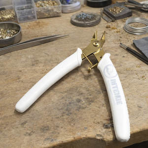 Coupe-fil pour bijoux sur mesure, fabriqué en acier inoxydable de haute qualité, outil de coupe à plat professionnel pour artisans, designers et bijoutiers - Product Image 4