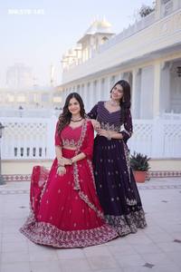 Nuevo Conjunto Lehenga-Choli y Dupatta con Bordado de Lentejuelas y Zari, Diseño de Zorro en Flor, Hermoso y Elegante, Compra en Línea en India - Product Image 2