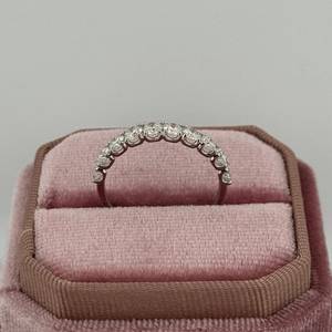 Bague demi-éternité en argent 925 plaqué or avec pierres précieuses en diamant taillé, empilable, pour femme, idéale pour fiançailles, promesse ou cadeau pour elle - Product Image 3