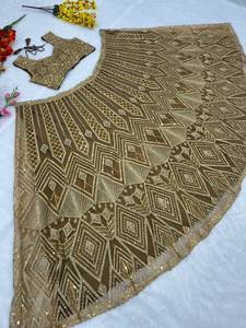 Lehenga de terciopelo de diseñador con lentejuelas por todas partes para mujer, para bodas y ocasiones especiales, compra en línea, Surat, India - Product Image 6