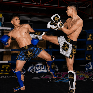 Pantalones Cortos de Muay Thai Personalizados SHH OEM para Hombre, Color Plateado y Negro, Satinados, para Kickboxing y Boxeo, con Logotipo Personalizado, Fabricante Deportivo - Product Image 6