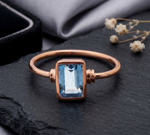 Anillos Hechos a Mano con Topacio Azul Rectangular Natural Certificado por IGI, en Plata de Ley 925 con Baño de Oro Rosa y Engaste de Bisel, Venta al Por Mayor - Product Image 1