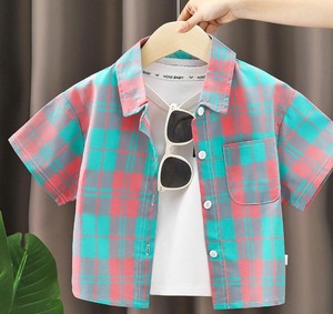 เสื้อเชิ้ตแขนสั้นลายสก๊อตลำลองสำหรับเด็กผู้ชายพร้อมกระเป๋า ปกคอพับได้ ผ้าฝ้ายระบายอากาศได้ดี ทรงปกติ ใส่ได้ในฤดูร้อน - Product Image 4
