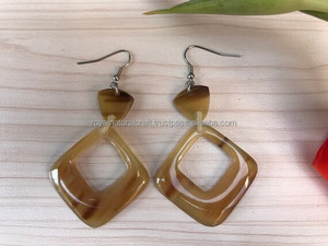 Bijoux de mode de style vintage de haute qualité faits à la main en corne de buffle naturelle boucle d'oreille en os d'origine éthique - Product Image 3