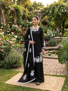 ชุดสาหรี่กะมีซผ้าไหมเฟนดี้อินเดียสุดหรูหราประดับด้วยด้ายและเลื่อม เหมาะสำหรับงานแต่งงานและงานเลี้ยงสำหรับผู้หญิง - Product Image 5