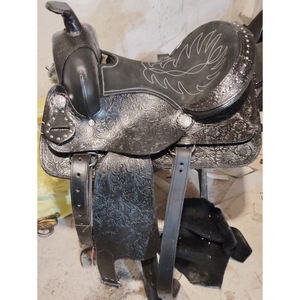 À VENDRE HARNASSE EN CUIR WESTERN COMPLET AVEC TÊTEIL ET PLATIER EN TAILLES 14 15 16 17 18 85 $ CARTES DE CRÉDIT ACCEPTÉES - Product Image 4