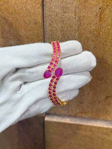 Bracelet à breloques en laiton finition or, fait main, imitation perle, bijoux de mode pour femmes, fournisseur OEM ODM, vente en gros, export - Product Image 2