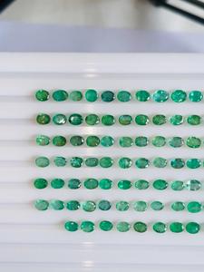 Émeraudes Naturelles Ovales 5x4mm 42.05cts Couleur Vert Riche Premium Qualité Fine Calibrées Assorties Certifiées IGI Lot de Pierres Précieuses - Product Image 4