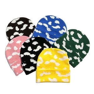 Gorro personalizado para un look moderno y elegante en invierno, que proporciona un calor suave y un ajuste ligero y cómodo para el clima frío. - Product Image 1