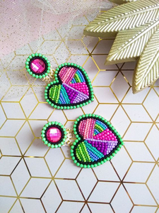 Boucles d'oreilles pendantes longues brodées de perles de rocaille, style artisanal moderne, légères et décontractées - Product Image 6