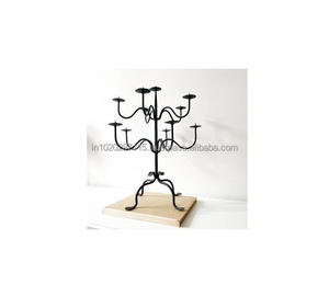 Candelabro de metal negro pulido para decoración del hogar, centro de mesa y cena romántica a la luz de las velas con un diseño clásico atractivo. - Product Image 4