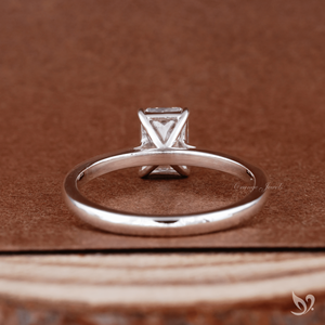 Bague de fiançailles minimaliste solitaire en or blanc 10 carats avec diamant de laboratoire taille radiant de 1 carat certifié IGI pour anniversaire et mariage - Product Image 4