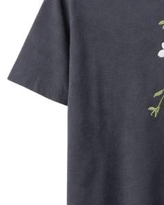 T-shirt Femme Noir Charbon Broderie Florale Coton Doux Col Rond Manches Courtes Décontracté Léger Confortable pour l'Été - Product Image 5