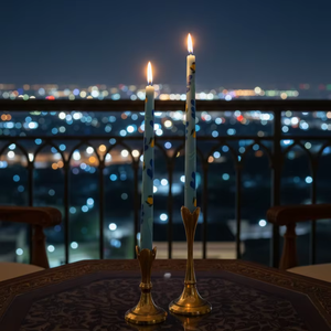 Velas Cónicas Hechas a Mano con Diseño Floral Azul - Elegante Juego de Velas Decorativas para el Hogar para San Valentín, Navidad y Pascua (Juego de 2) - Product Image 1