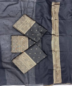 Sari de seda negra con borde dorado, traje tradicional indio para bodas, para mujer, corte regular, largo hasta el suelo. - Product Image 4