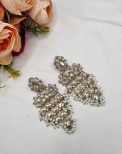 Boucles d'oreilles pendantes multicouches à motif floral personnalisé avec perles, bijoux fantaisie finition or antique pour femmes, fabricants - Product Image 4