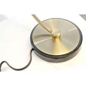 Lámpara de Mesa de Latón de Lujo para Hotel con Detalles de Cristal y Acabado Premium - Product Image 5