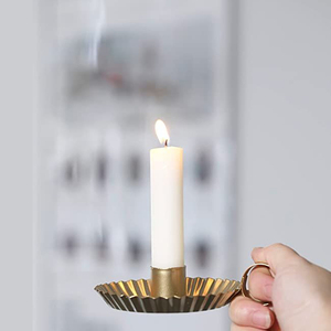 Porte-bougie miniature décoratif en aluminium coulé doré pour table - Product Image 5