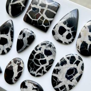 Venta al por mayor de piedras preciosas sueltas de septariano negro natural de la mejor calidad, pulidas para la fabricación de collares, con propiedades curativas. - Product Image 1
