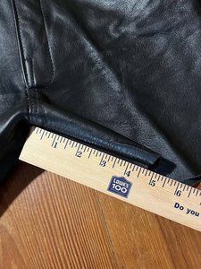 Pantalones Cortos de Cuero Genuino para Hombre con Cremallera y Adornos de Perlas, Recubiertos de PU, Diseño OEM ODM, Logotipos Personalizados, Última Moda, Lujo, Tallas Disponibles - Product Image 5