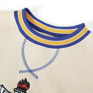 Sudadera con Escudo de Chenilla Sigma Gamma Rho para Mujer, Azul Neutro con Rayas Amarillas, Bolsillo, Cuello Redondo, Sudadera Sorority - Product Image 6